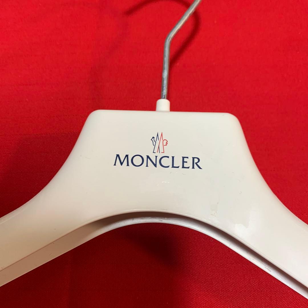 MONCLER ホワイトハンガー 3本、パンツハンガー4本のセット - メルカリ