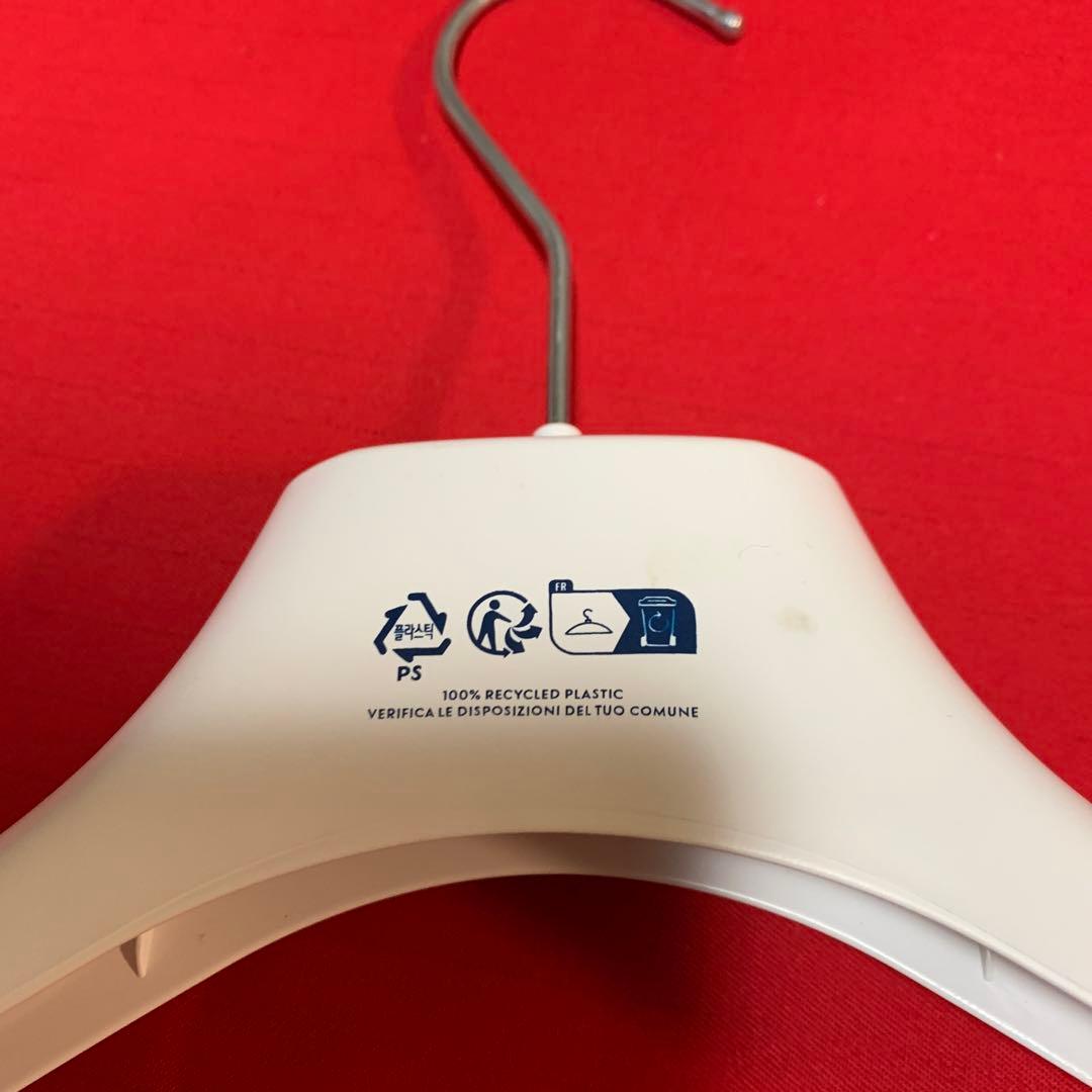 MONCLER ホワイトハンガー 3本、パンツハンガー4本のセット - メルカリ