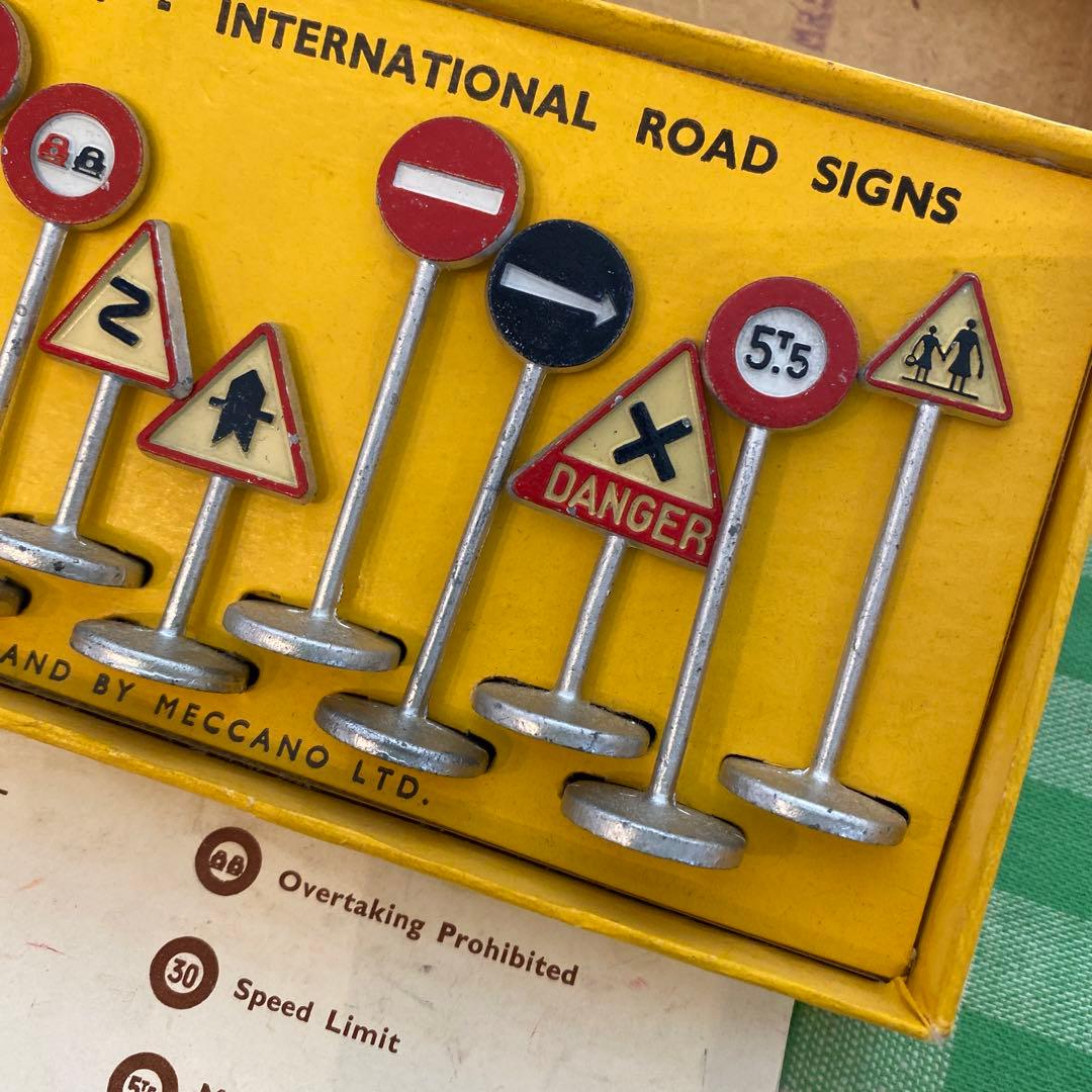 DINKY TOYS no771 ロードサイン