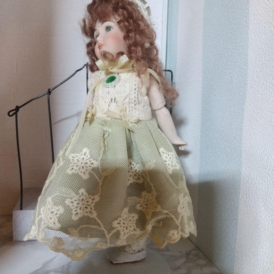 小さいビスクドール ドールスタンド付き