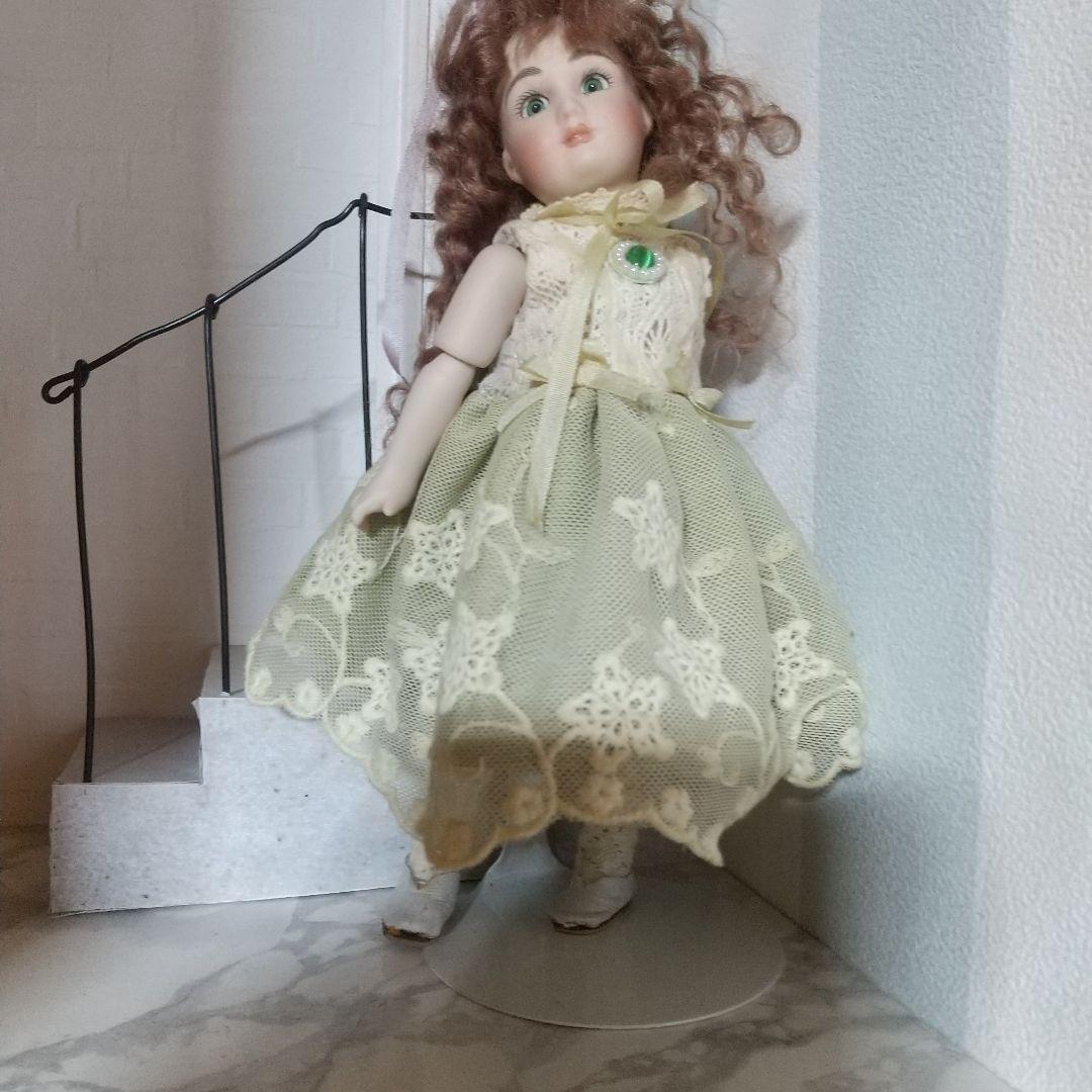 小さいビスクドール ドールスタンド付き