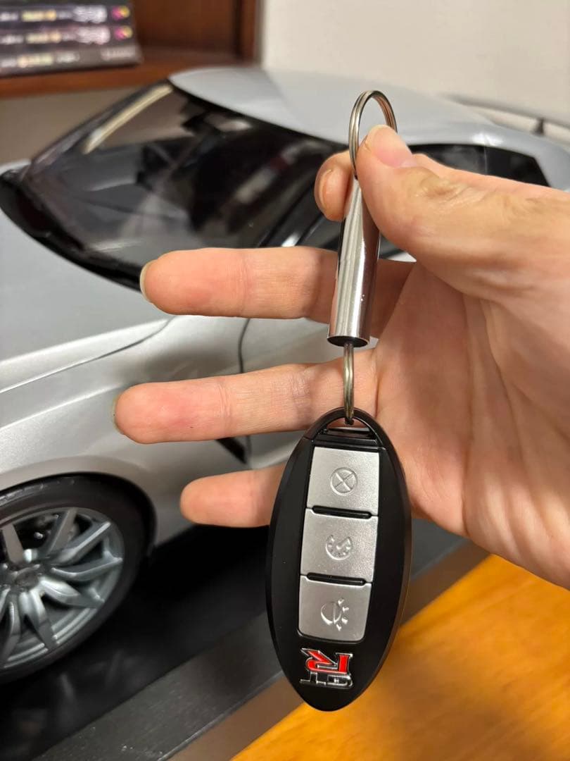 ディアゴ：日産NISSAN GT-R R35 1/8合金車