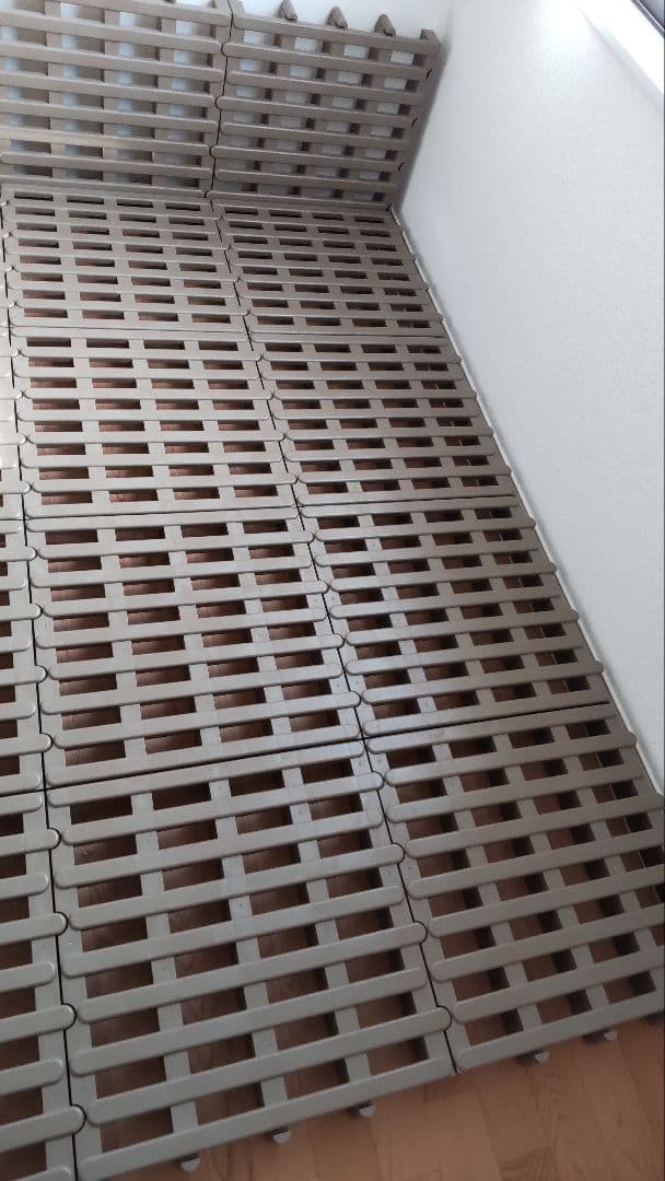 日本製プラスチックシングルサイズすのこベッド8枚〜。