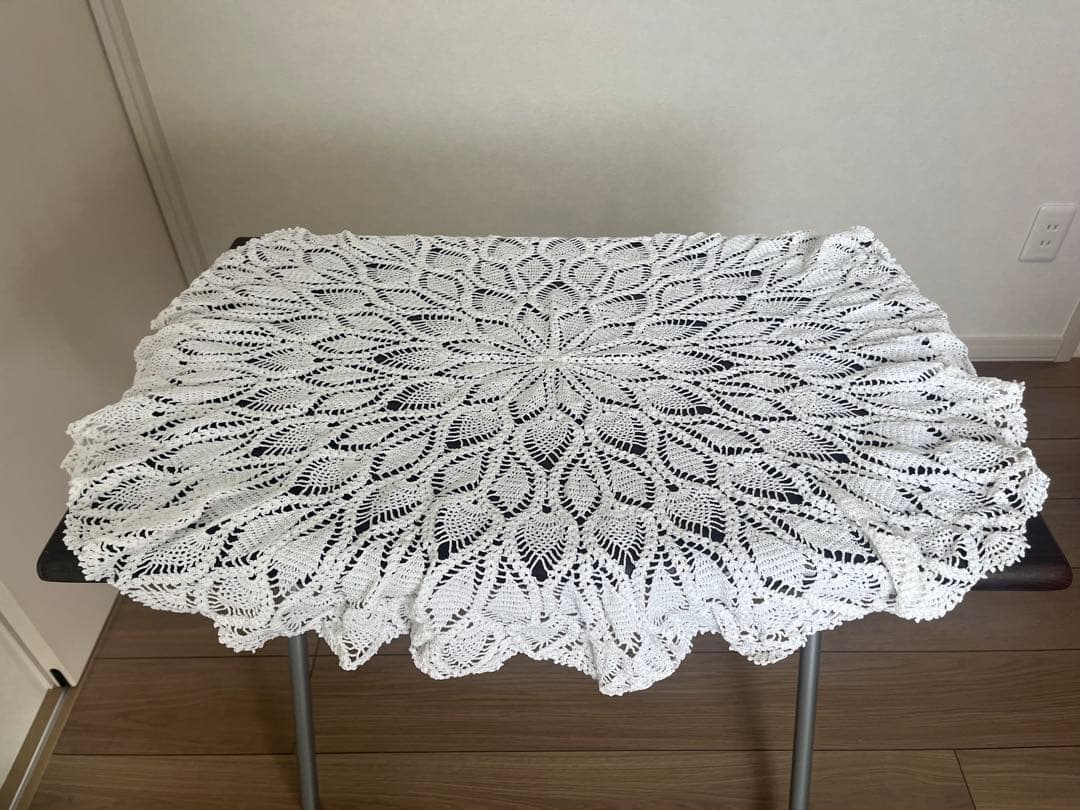 ハンドメイドレース編み ドイリー テーブルクロス 約67㎝〜77㎝ D