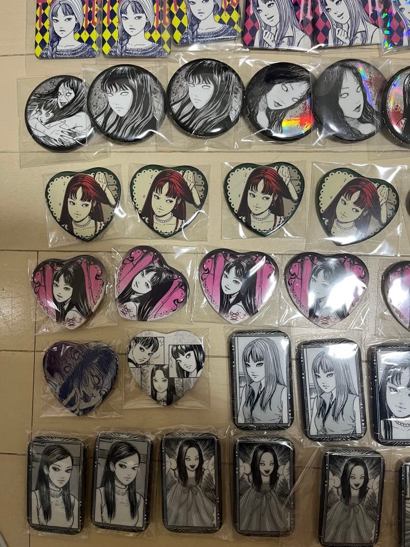 【正規品】バラ売り可能　富江　ホログラム　ラメ入り　オーロラ　バッジ