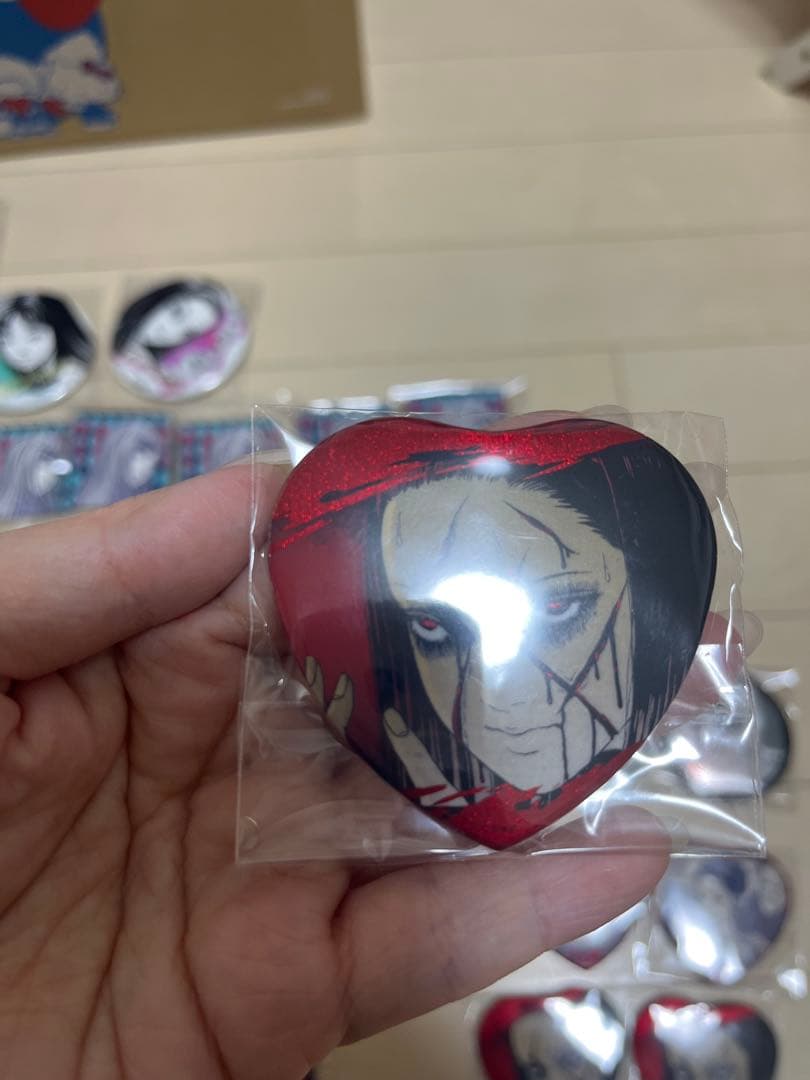 【正規品】バラ売り可能　富江　ホログラム　ラメ入り　オーロラ　バッジ