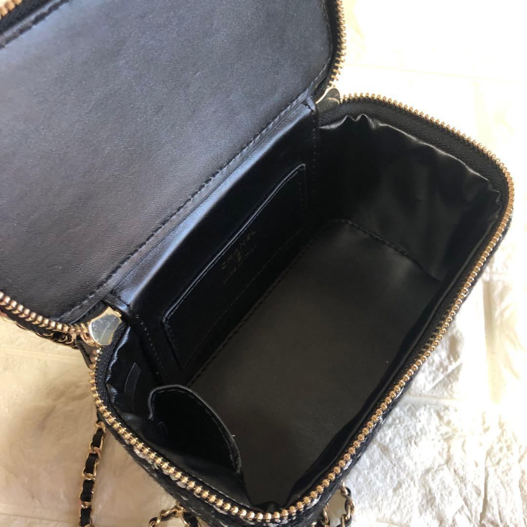 シャネル Chanel VIP ギフト スーイド ショルダーバッグ