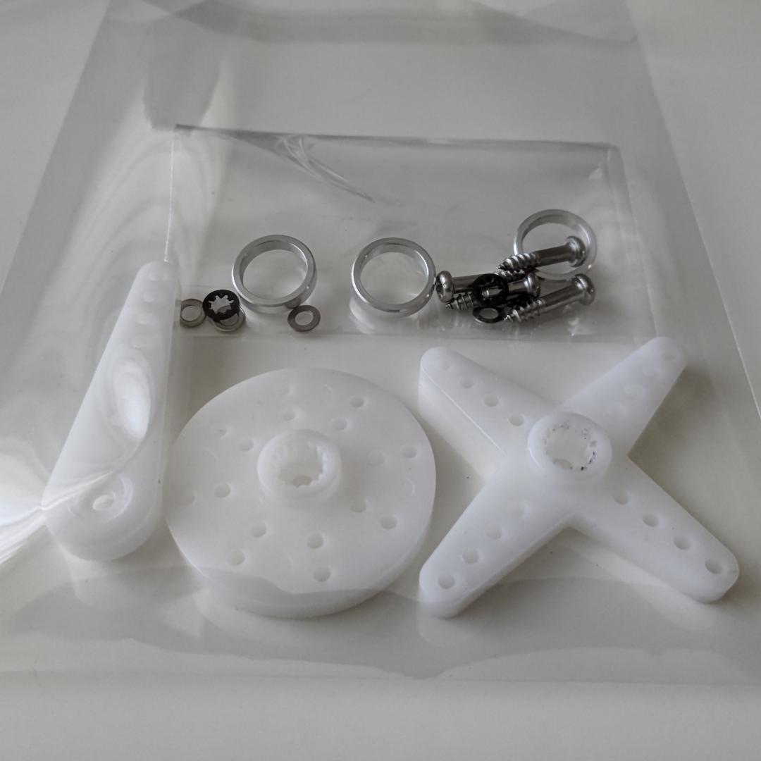 ラジコンカー1/5　ハイテック 110Kgトルクサーボ　（HS-1005SGT）