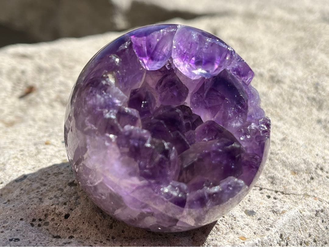 【来福】ウルグアイ産⭐️帝王アメジスト笑口⭐️龍穴⭐️N2⭐️台座付き