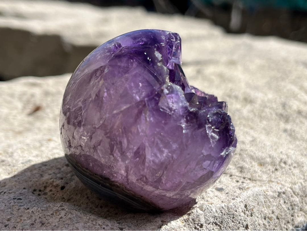 【来福】ウルグアイ産⭐️帝王アメジスト笑口⭐️龍穴⭐️N2⭐️台座付き