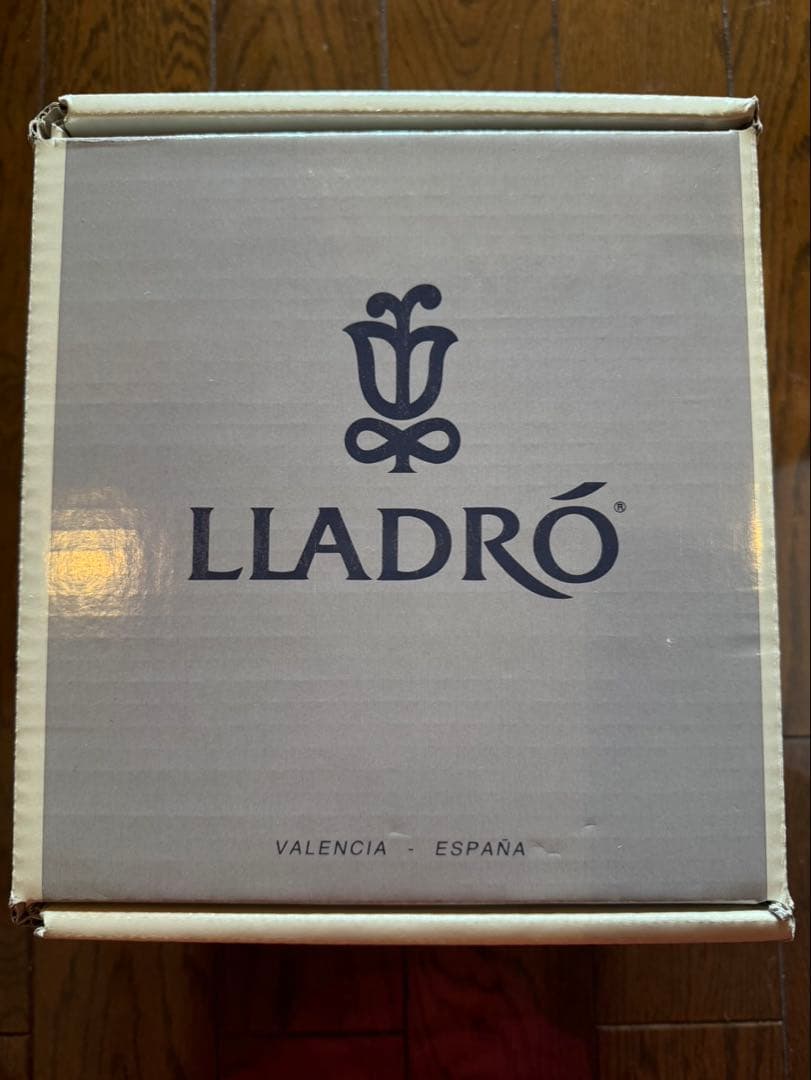 LLADRO リアドロ　5862 花の香りにつつまれて