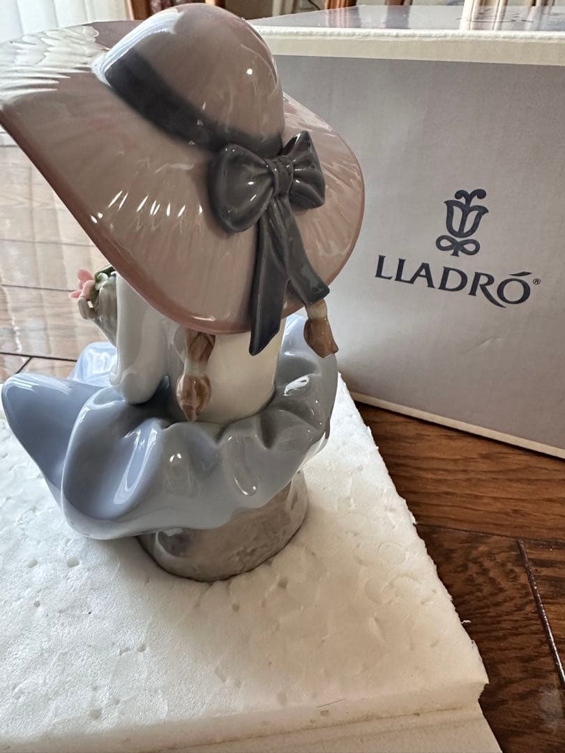 LLADRO リアドロ　5862 花の香りにつつまれて