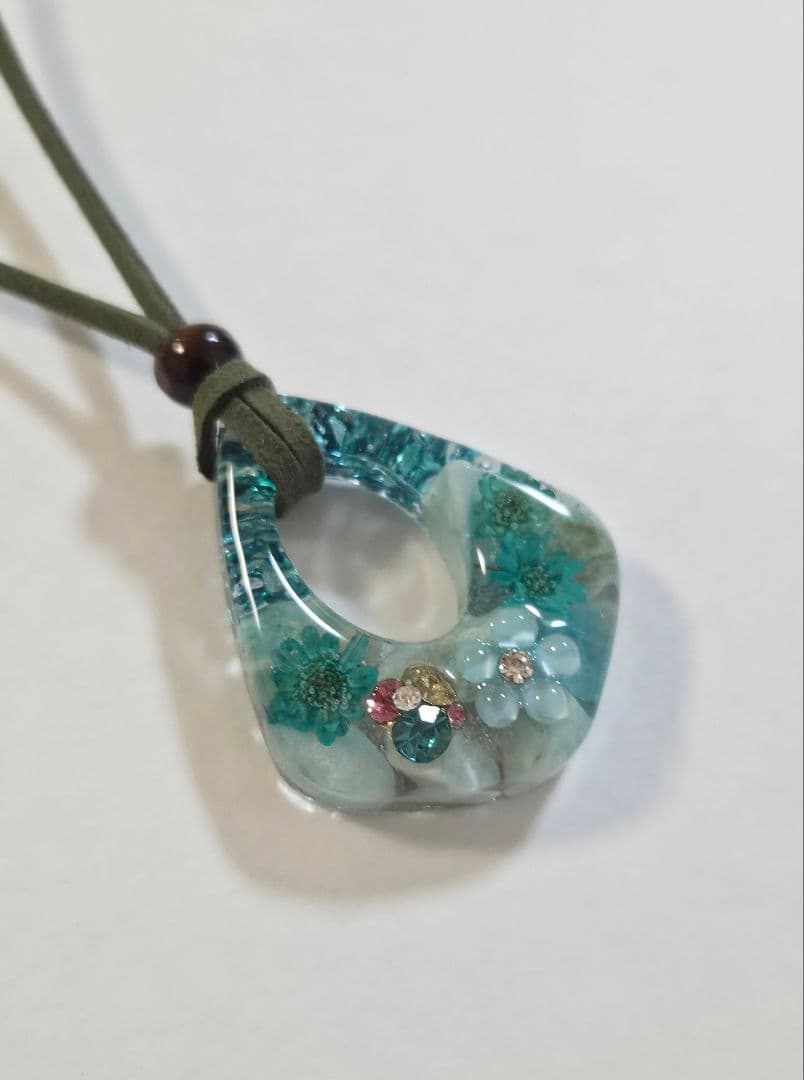 アマゾナイト☆天然石とドライフラワーレジンネックレス✨　豪華バージョン☆