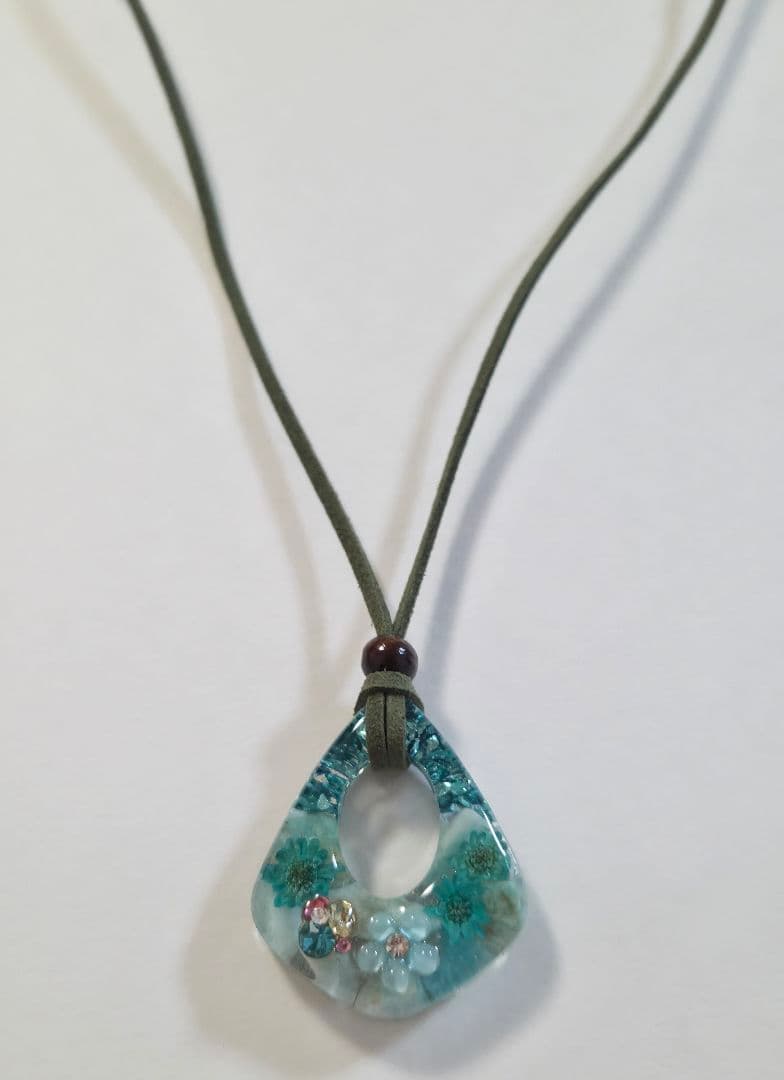 アマゾナイト☆天然石とドライフラワーレジンネックレス✨　豪華バージョン☆