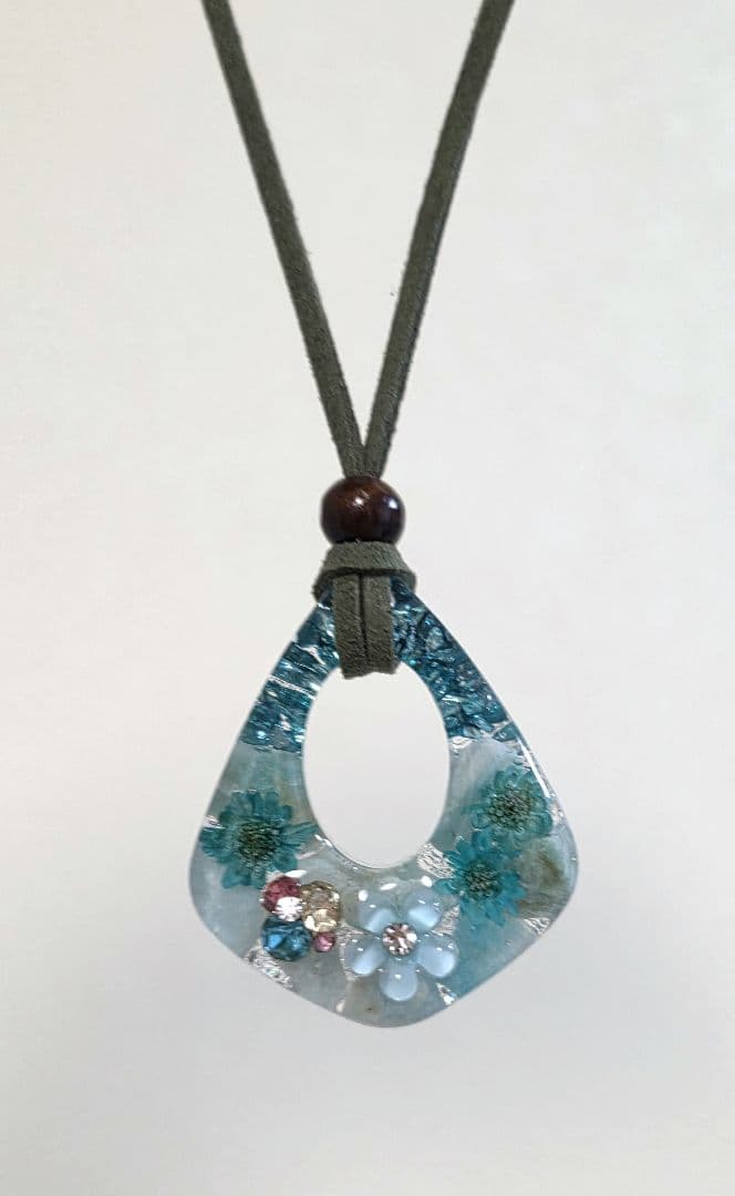 アマゾナイト☆天然石とドライフラワーレジンネックレス✨　豪華バージョン☆