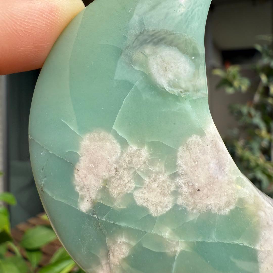 高品質　グリーン桜瑪瑙　ムーン　月　握り石　70g 底面磨き　自然石③