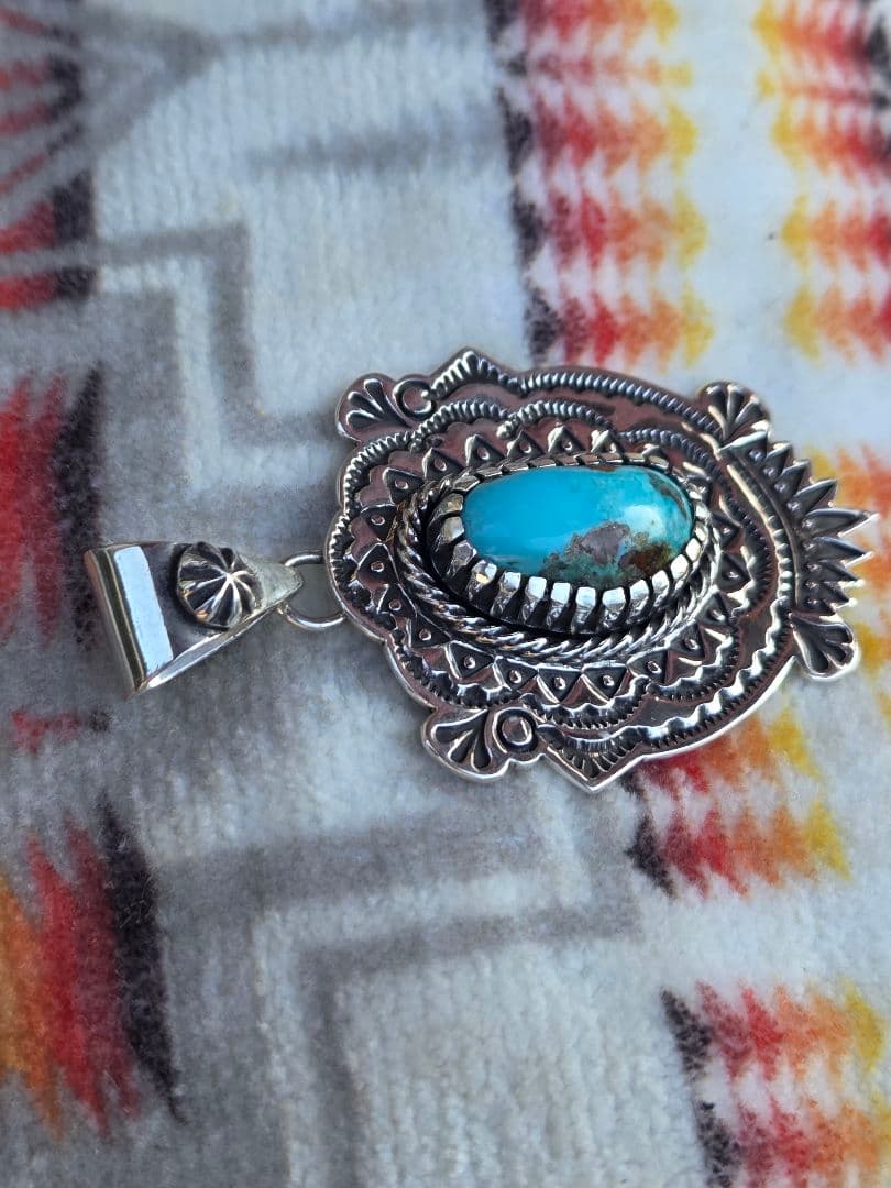 ビズビーターコイズ　スタンプワーク　ペンダント　インディアンジュエリースタイル