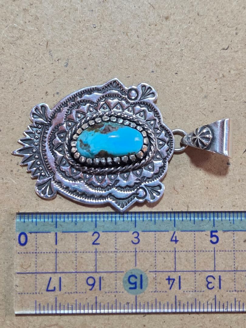 ビズビーターコイズ　スタンプワーク　ペンダント　インディアンジュエリースタイル