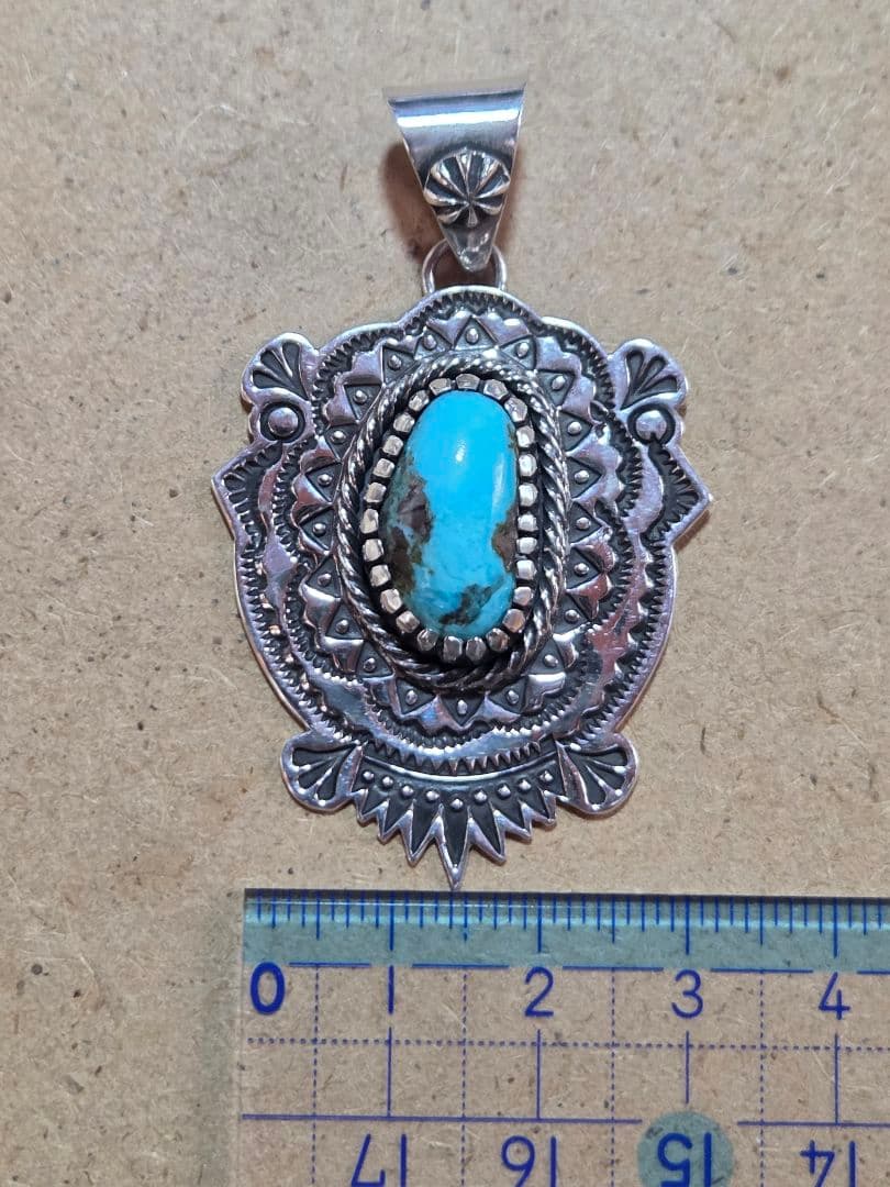 ビズビーターコイズ　スタンプワーク　ペンダント　インディアンジュエリースタイル