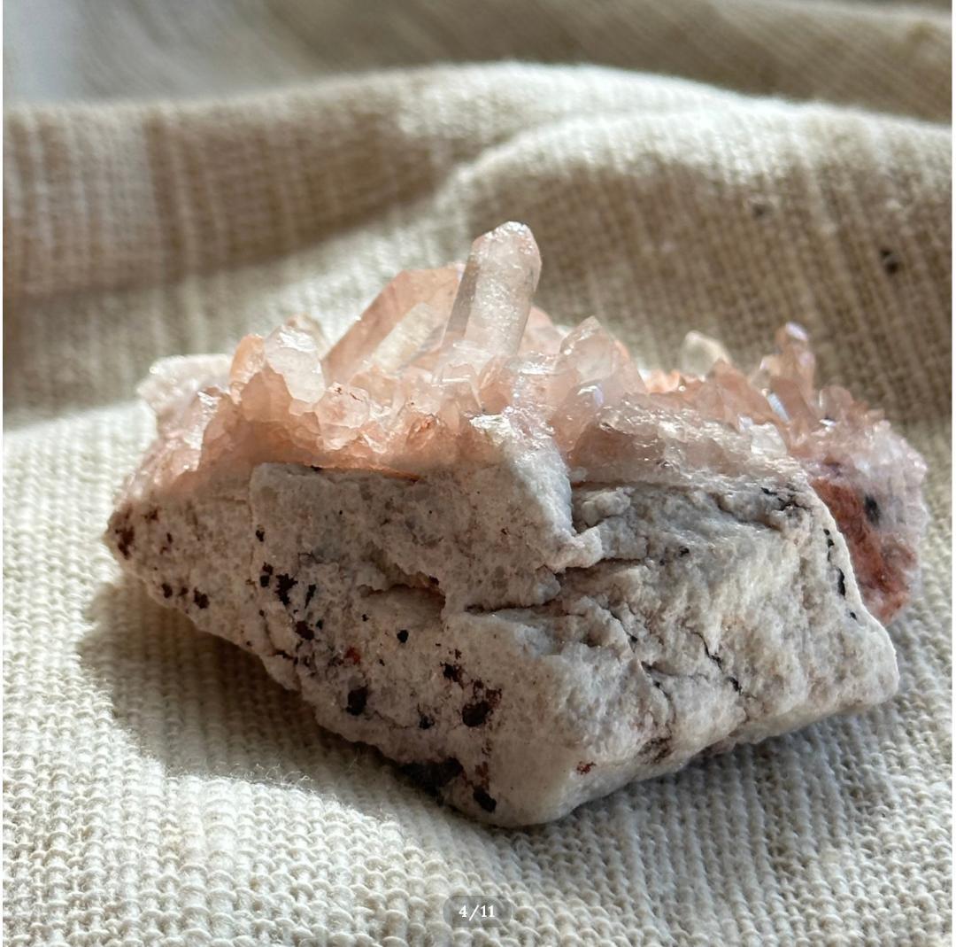 手のひらサイズ【インド・マニカラン産】 ピンクヒマラヤン ミニ クラスター