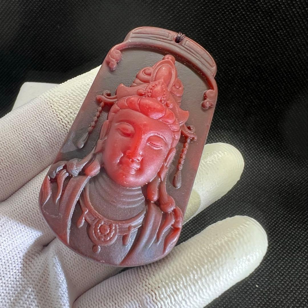 ミャンマー産天然ロジンの大曰如来仏陀彫りペンダントAB1016