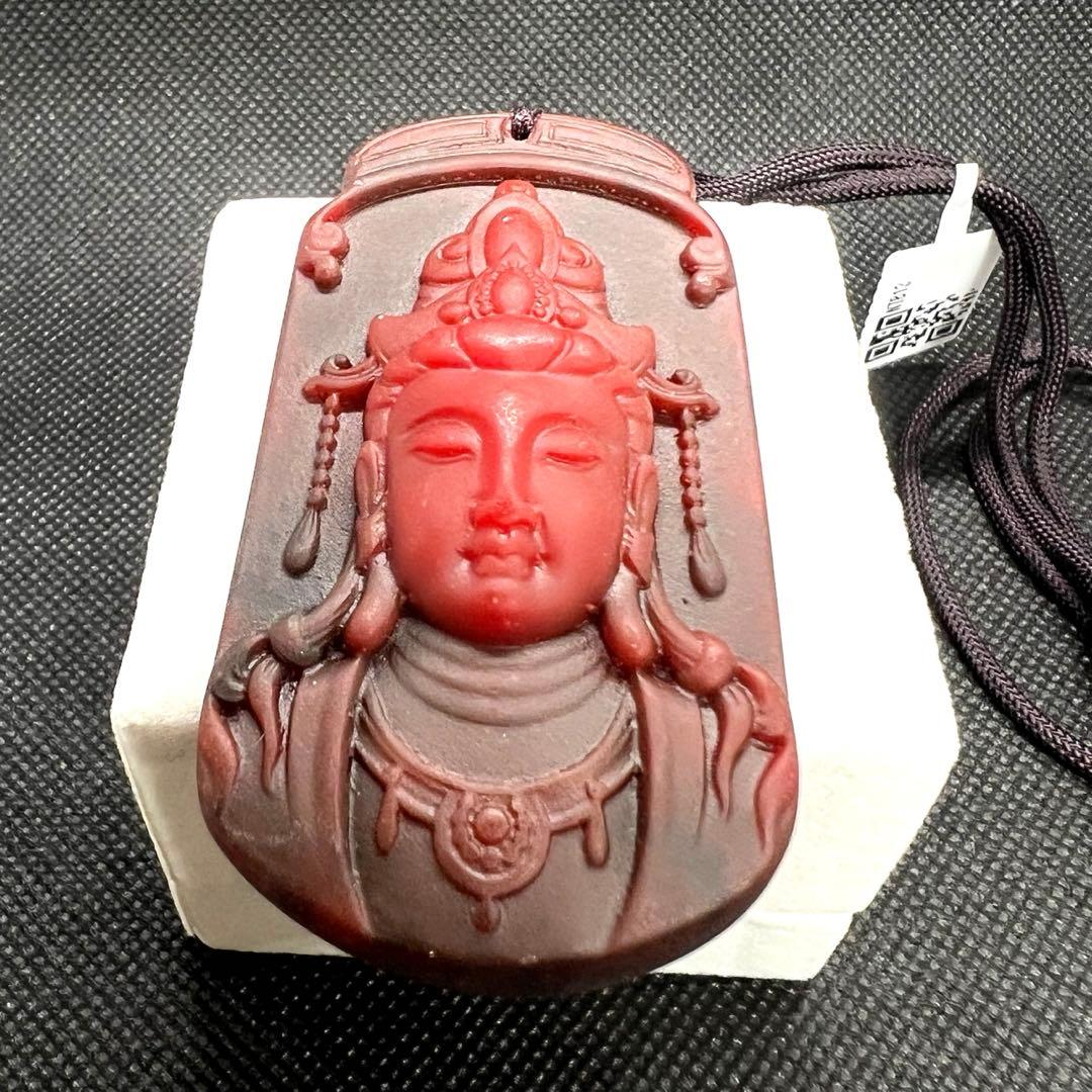 ミャンマー産天然ロジンの大曰如来仏陀彫りペンダントAB1016