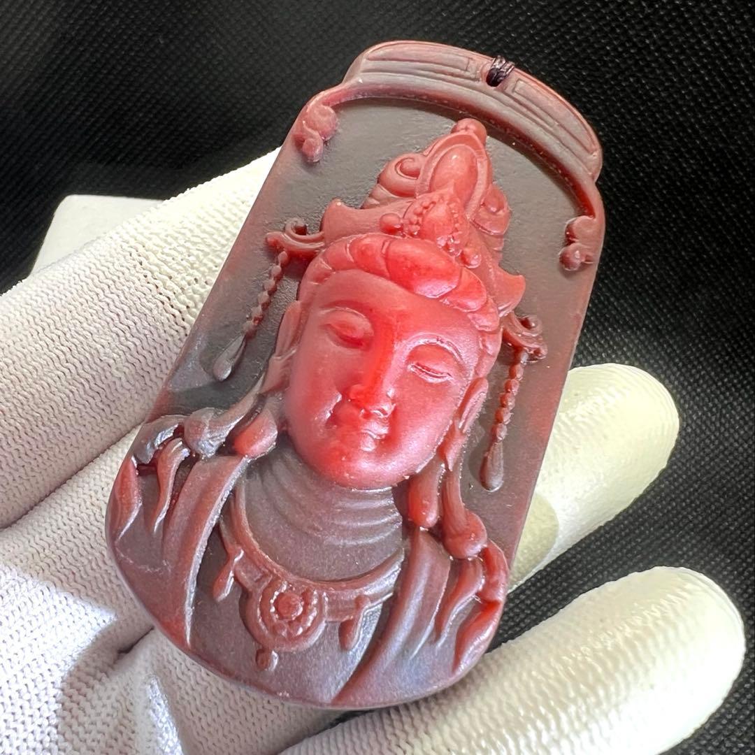 ミャンマー産天然ロジンの大曰如来仏陀彫りペンダントAB1016