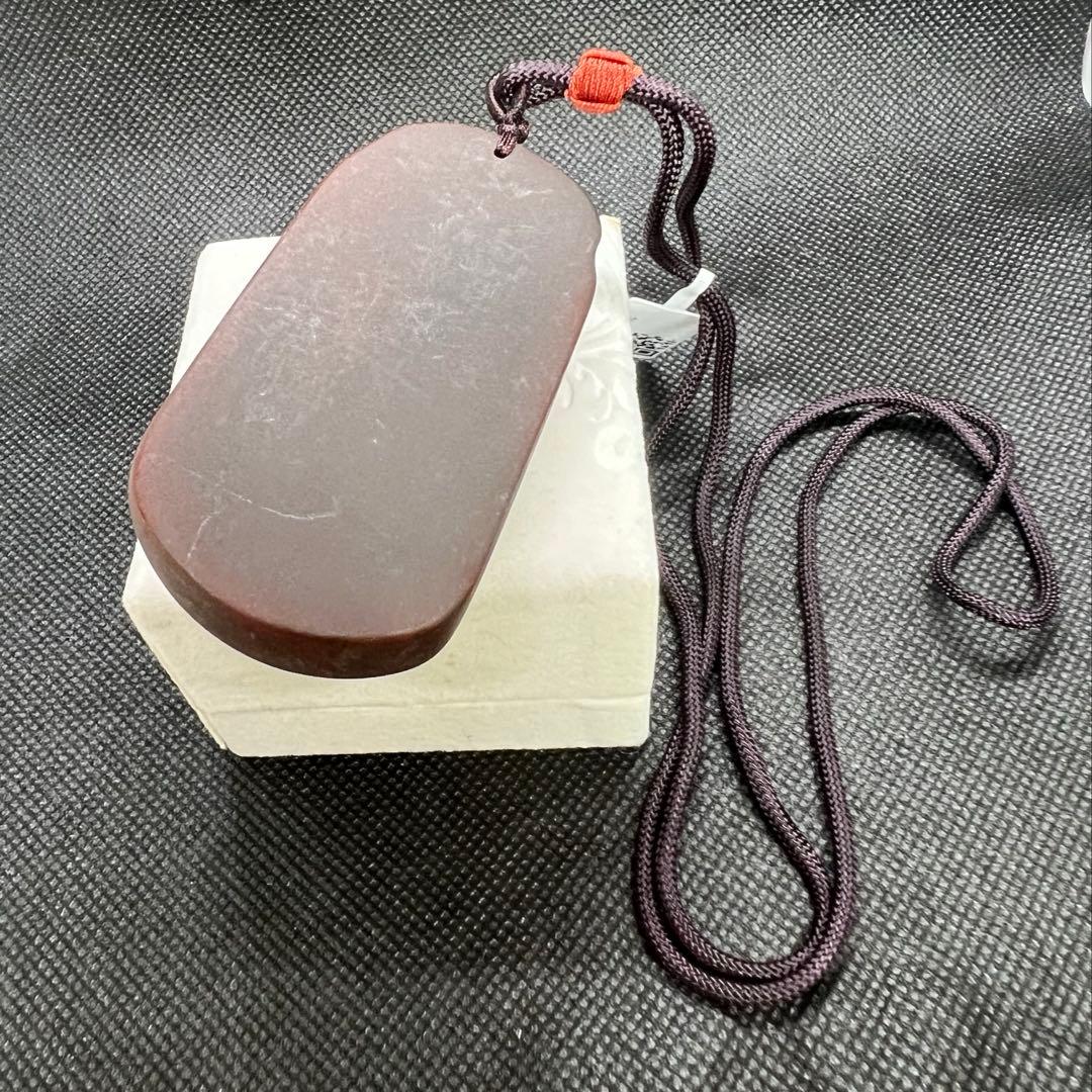 ミャンマー産天然ロジンの大曰如来仏陀彫りペンダントAB1016