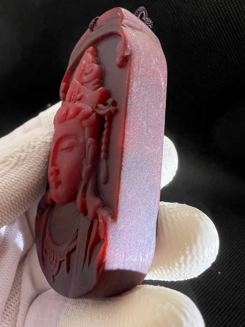 ミャンマー産天然ロジンの大曰如来仏陀彫りペンダントAB1016