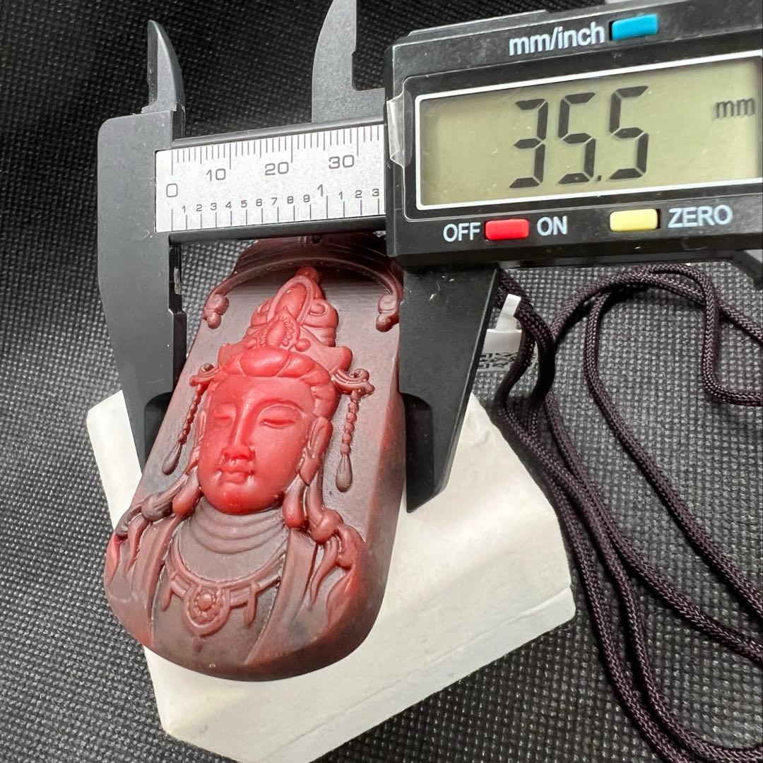 ミャンマー産天然ロジンの大曰如来仏陀彫りペンダントAB1016