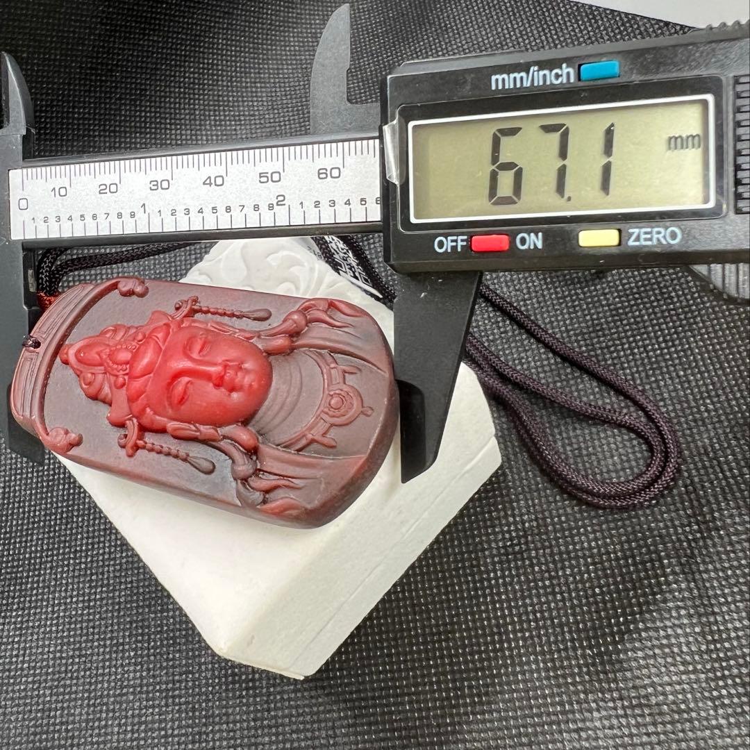 ミャンマー産天然ロジンの大曰如来仏陀彫りペンダントAB1016