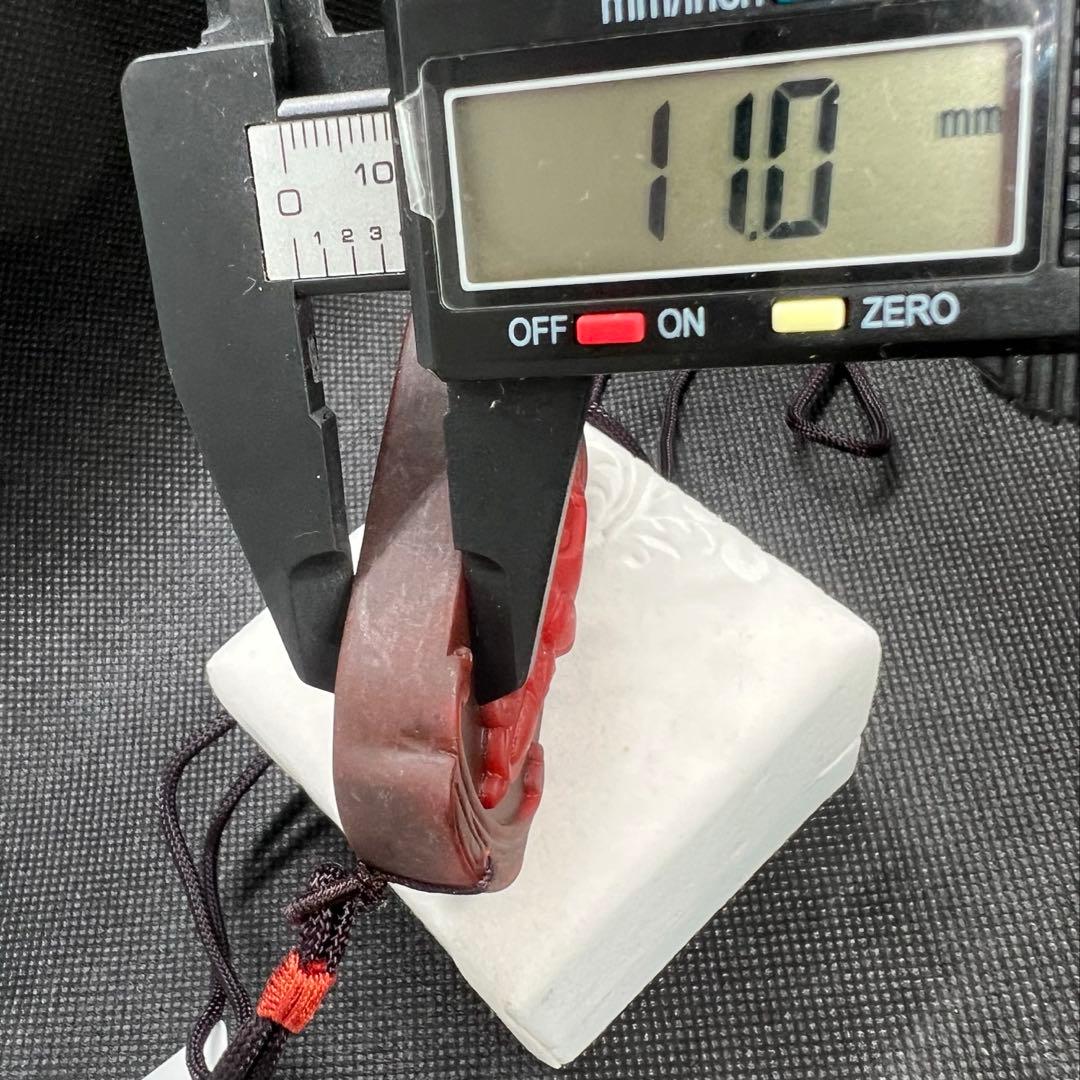 ミャンマー産天然ロジンの大曰如来仏陀彫りペンダントAB1016