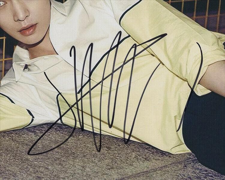 直筆サイン入り写真 張藝興 レイ 歌手 EXO/フレーム別/SA鑑定済 美術品