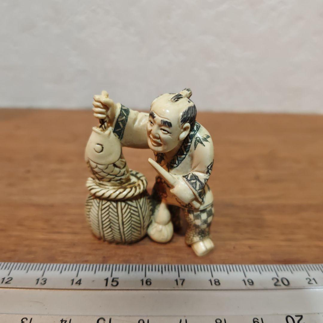 時代提物 人物根付 天然素材【魚売り】高さ約5.2cm 重さ26ｇ 江戸の暮らし