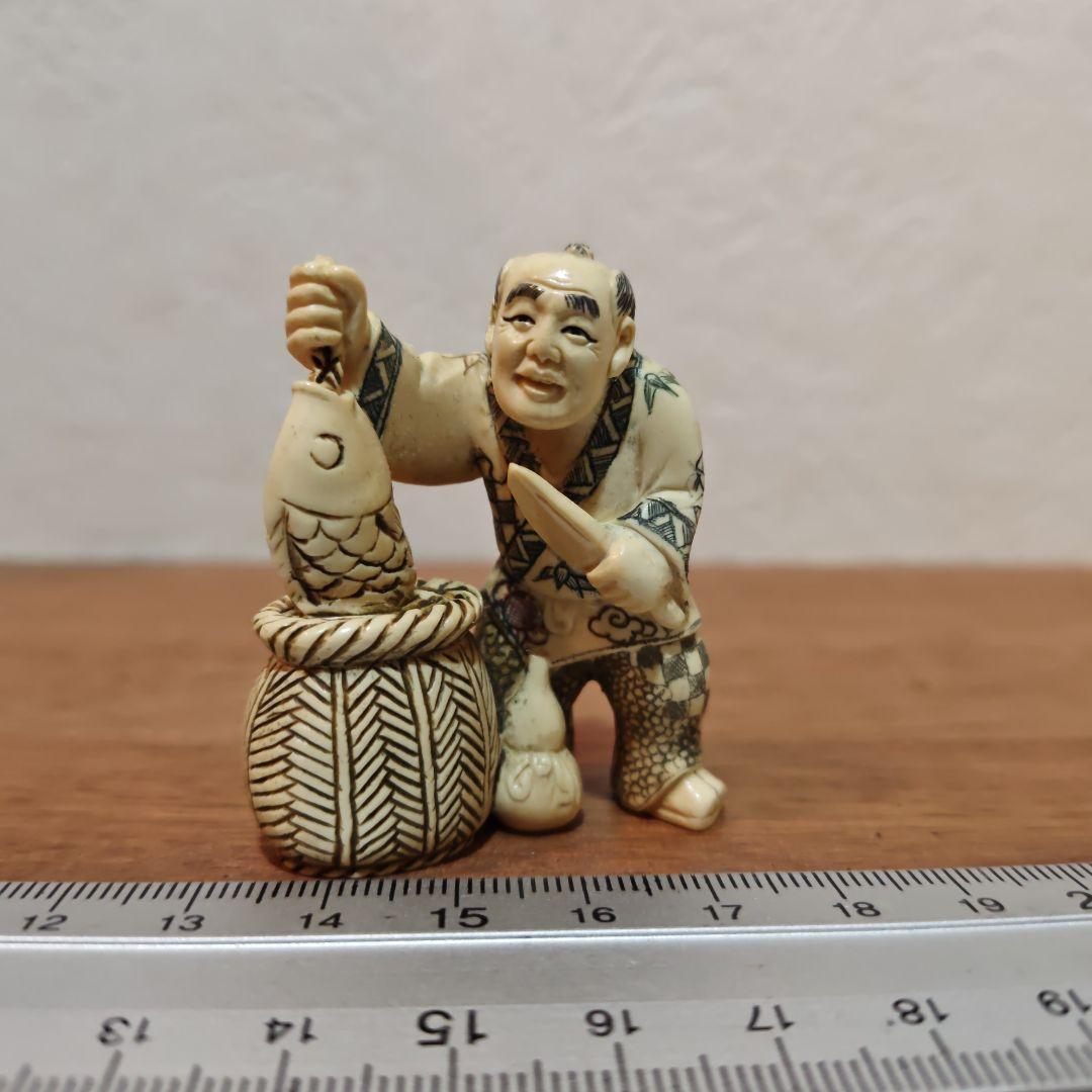 時代提物 人物根付 天然素材【魚売り】高さ約5.2cm 重さ26ｇ 江戸の暮らし