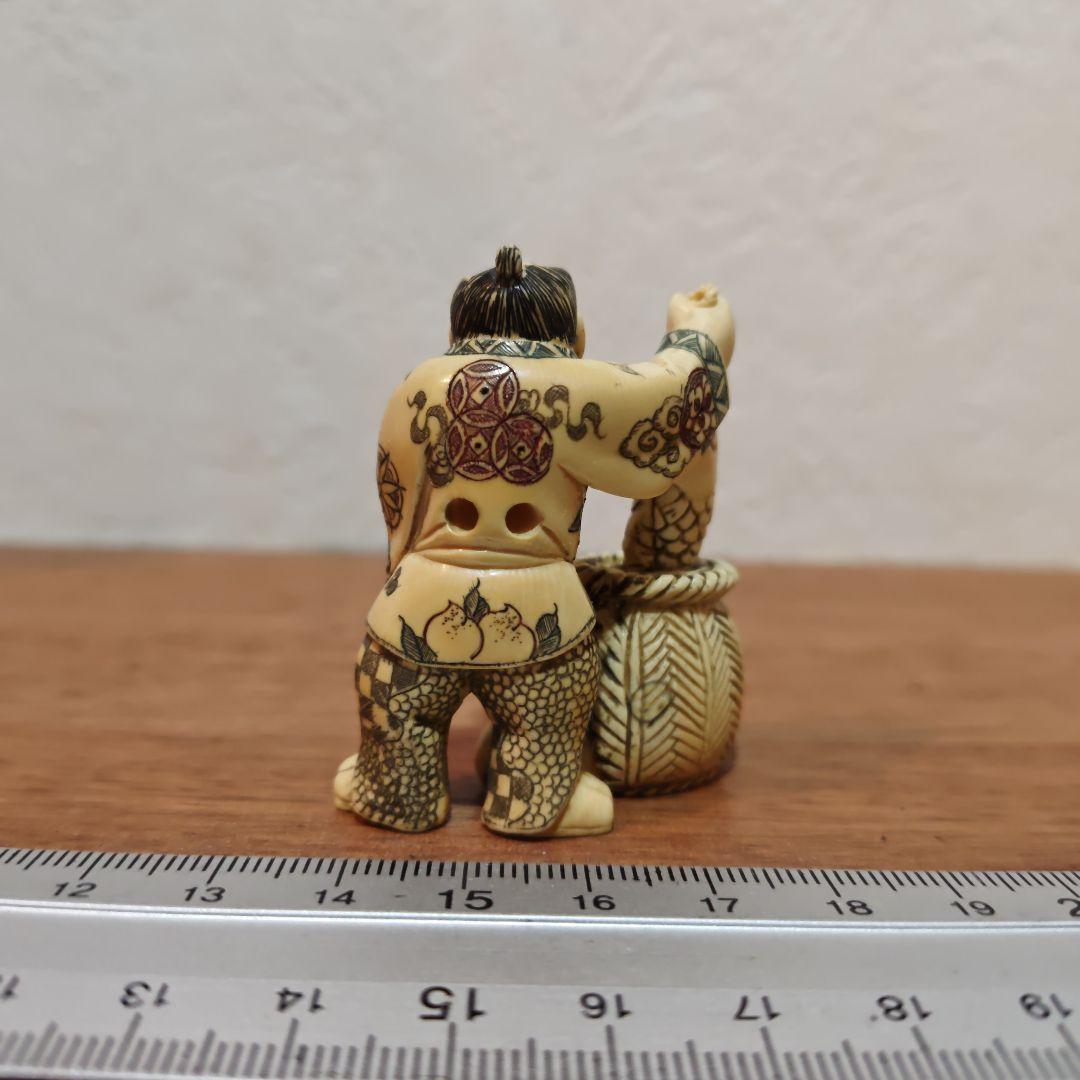 時代提物 人物根付 天然素材【魚売り】高さ約5.2cm 重さ26ｇ 江戸の暮らし