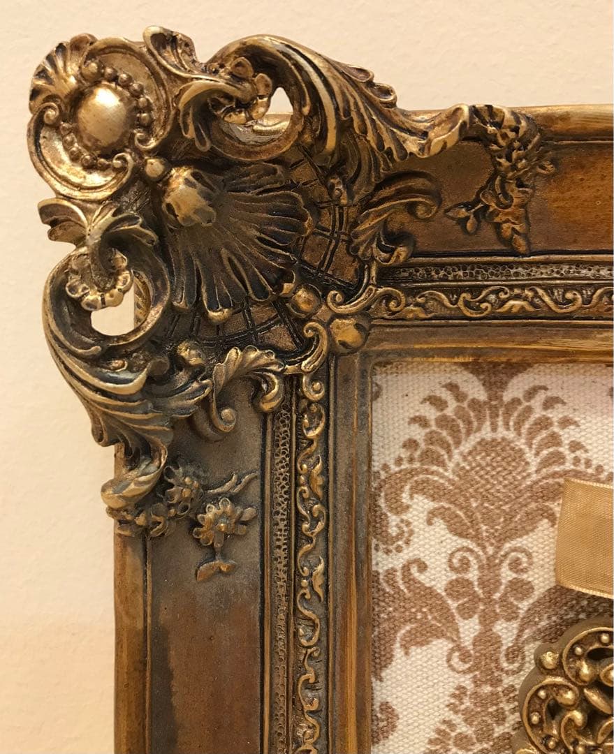 クラシック調　壁掛けフォトフレーム ゴールド