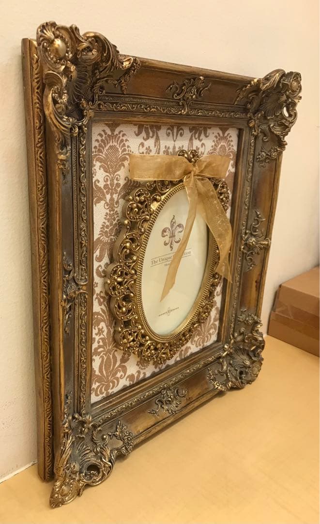クラシック調　壁掛けフォトフレーム ゴールド