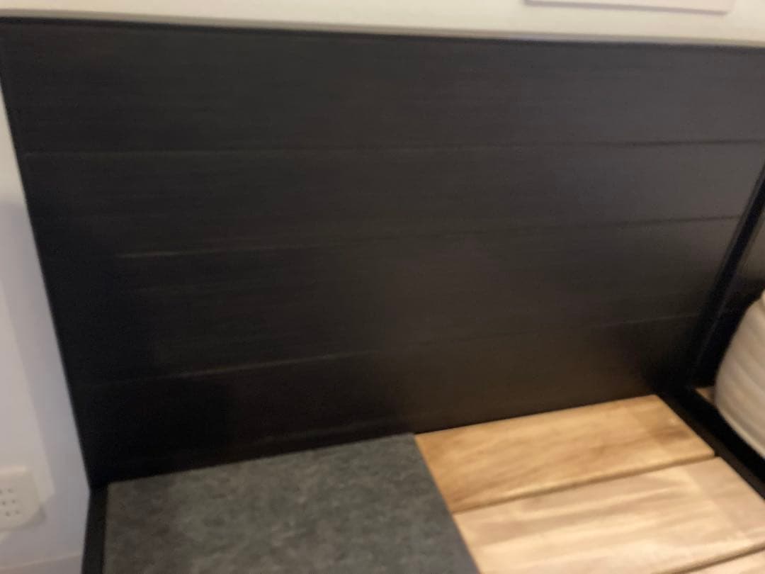 【かまぼこ】①シモンズ　フレーム＋マットレス　シングル1台（写真左側1台）