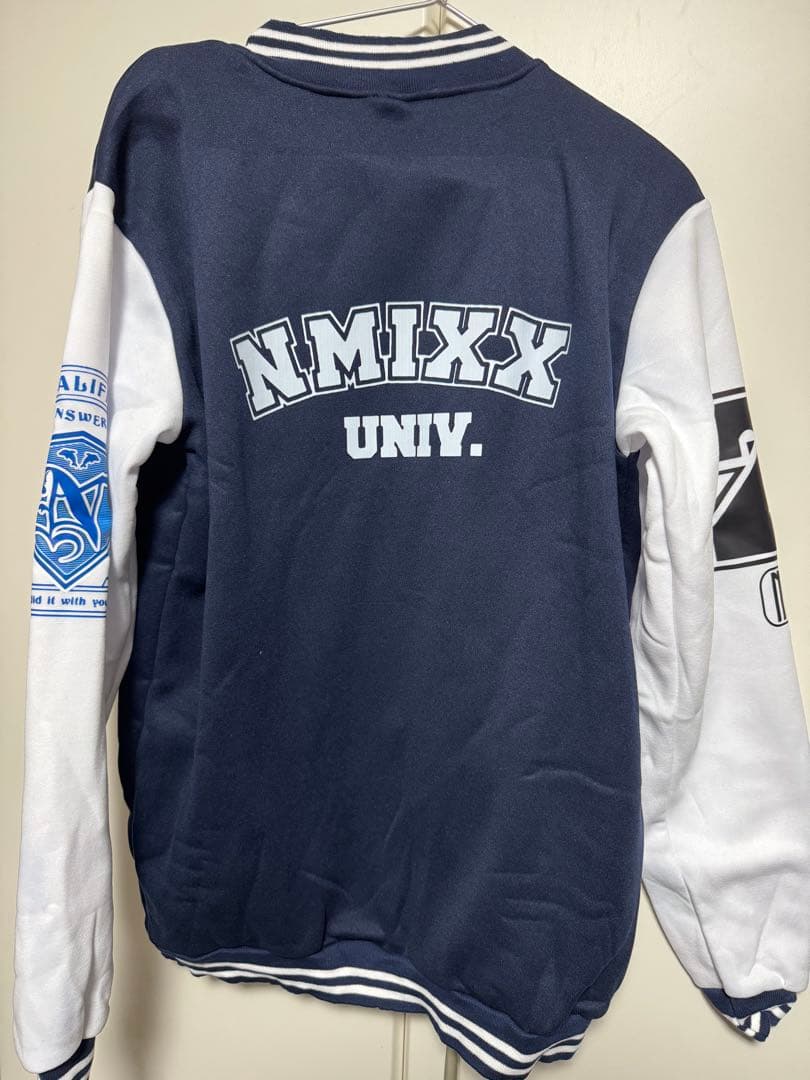 nmixx UNIV. ブルゾン - メルカリ