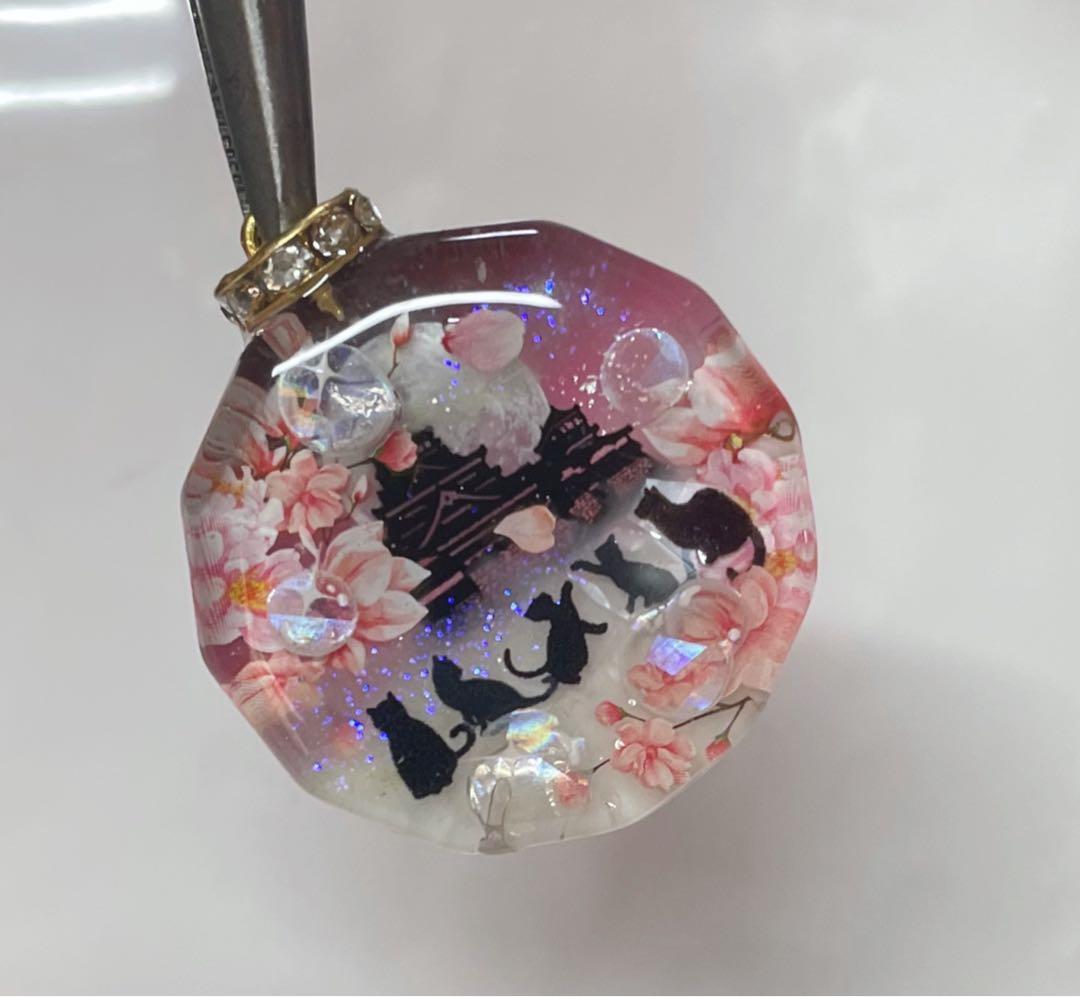 レジン/桜とお城と子猫達 蓄光 オルゴナイトネックレス - メルカリ