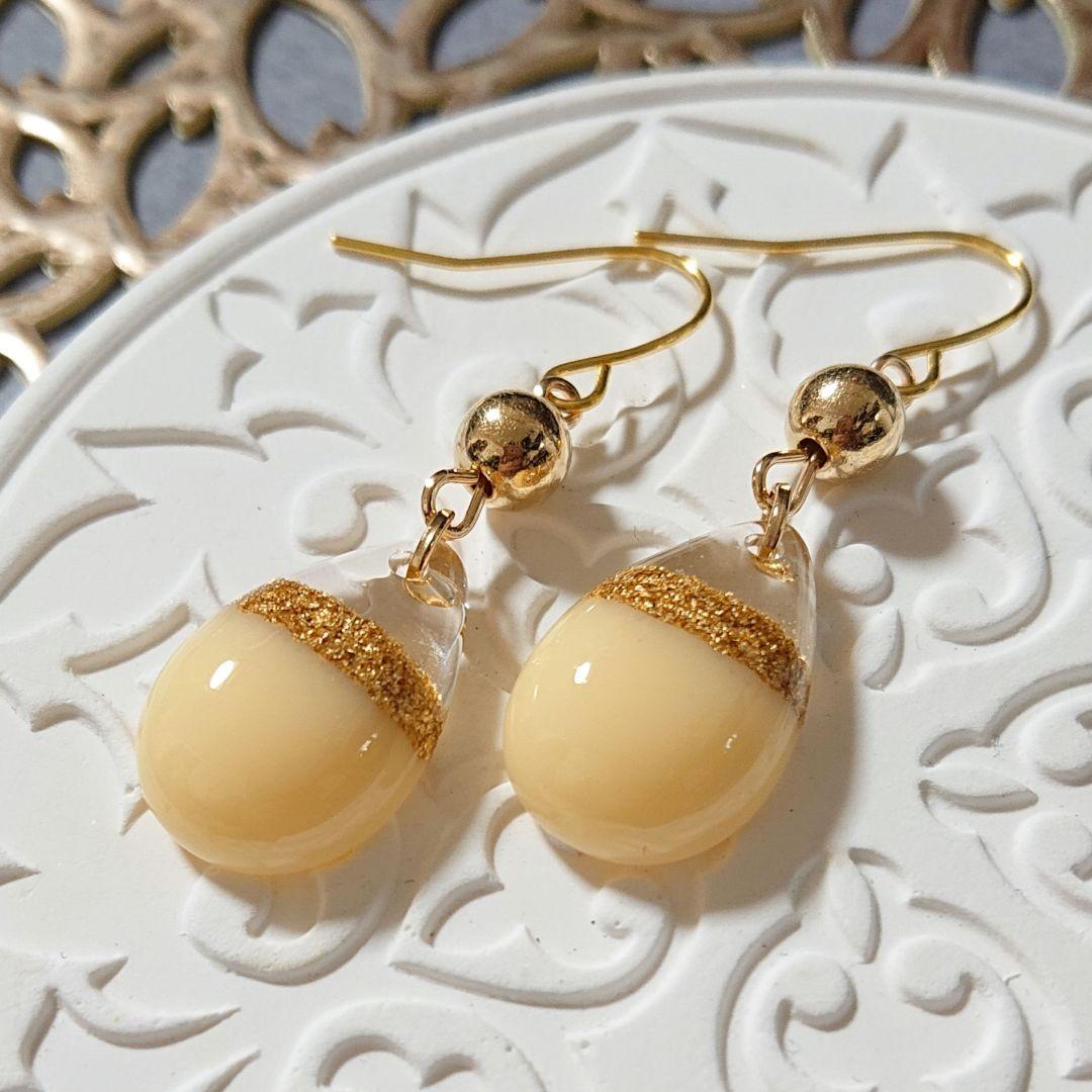 ≪138 ミルキーイエロー≫レジンピアス 400円