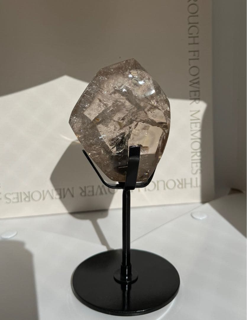 スタンド付き アイリス スモーキー クォーツ フリーフォーム 虹 Smoky