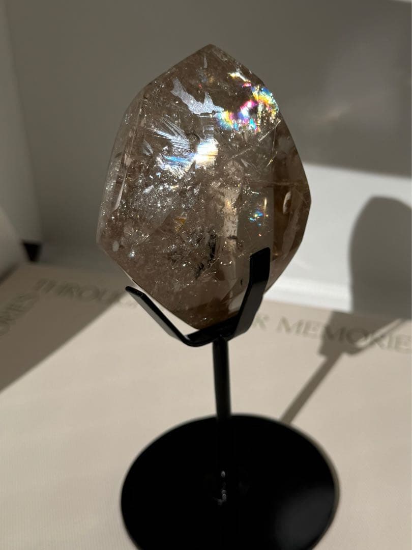 スタンド付き アイリス スモーキー クォーツ フリーフォーム 虹 Smoky