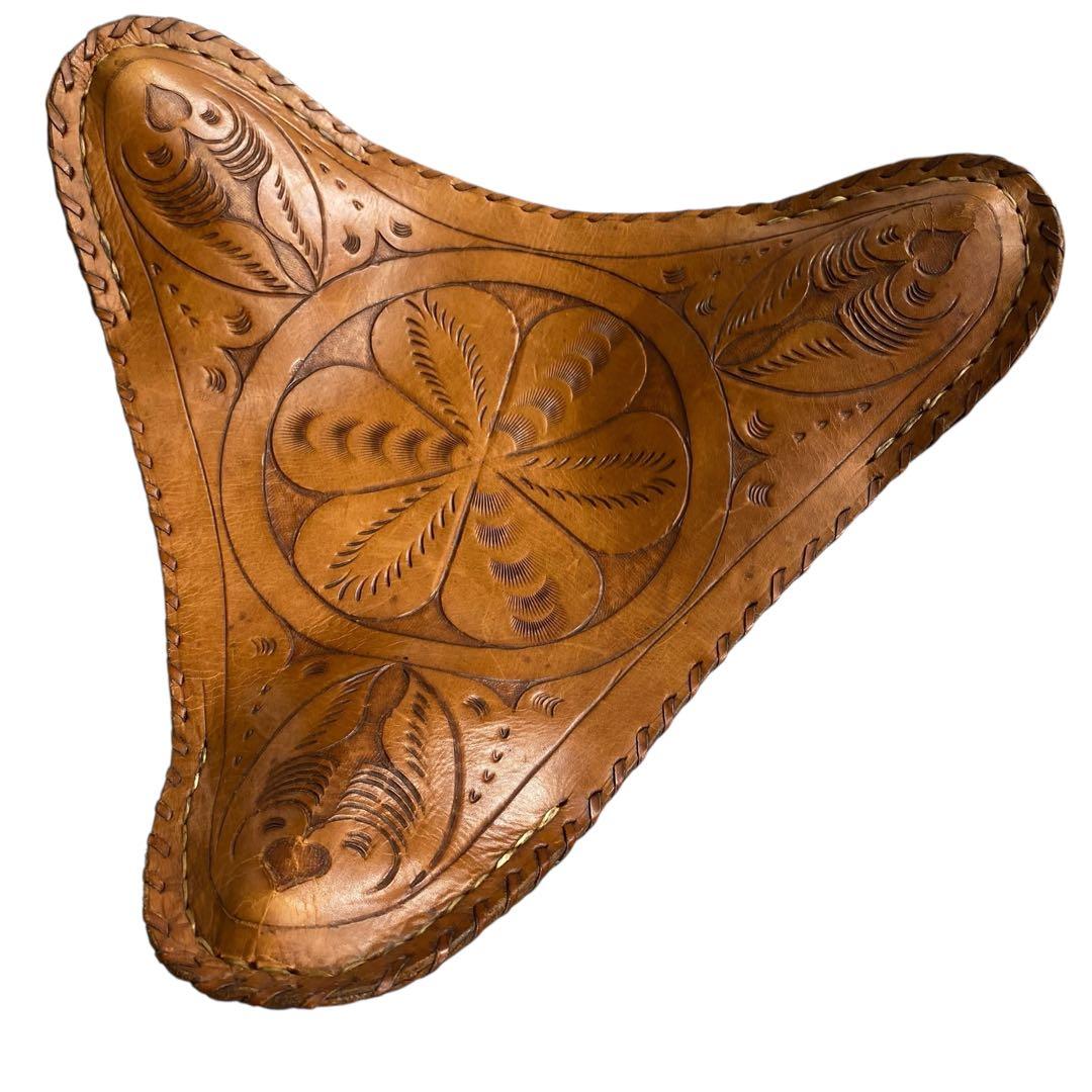 ハンティングチェア レザー ビンテージ　彫刻