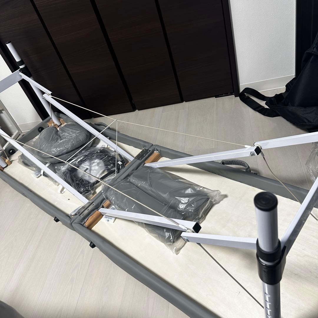 エムール　折りたたみマッサージベッド コンパクト