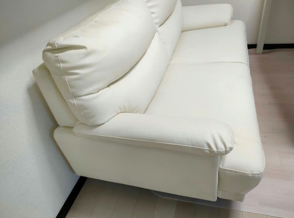 ソファー３人掛け　ホワイト