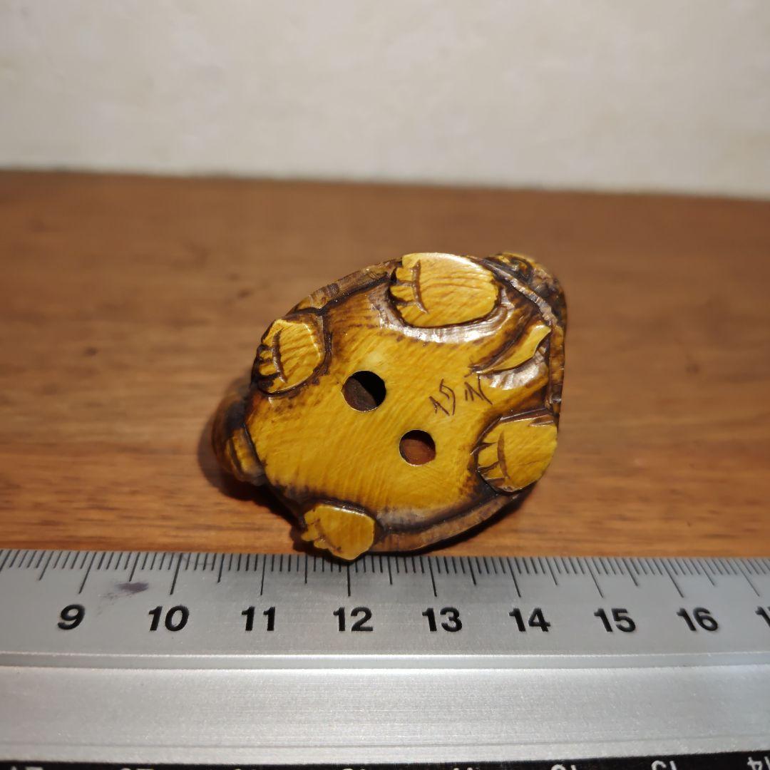 時代提物 縁起物根付 天然素材 在銘正之【親子亀】高さ約2.6cm 重さ約40ｇ