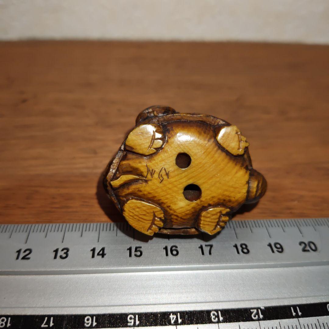 時代提物 縁起物根付 天然素材 在銘正之【親子亀】高さ約2.6cm 重さ約40ｇ