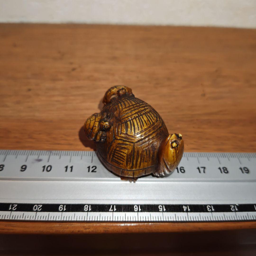時代提物 縁起物根付 天然素材 在銘正之【親子亀】高さ約2.6cm 重さ約40ｇ